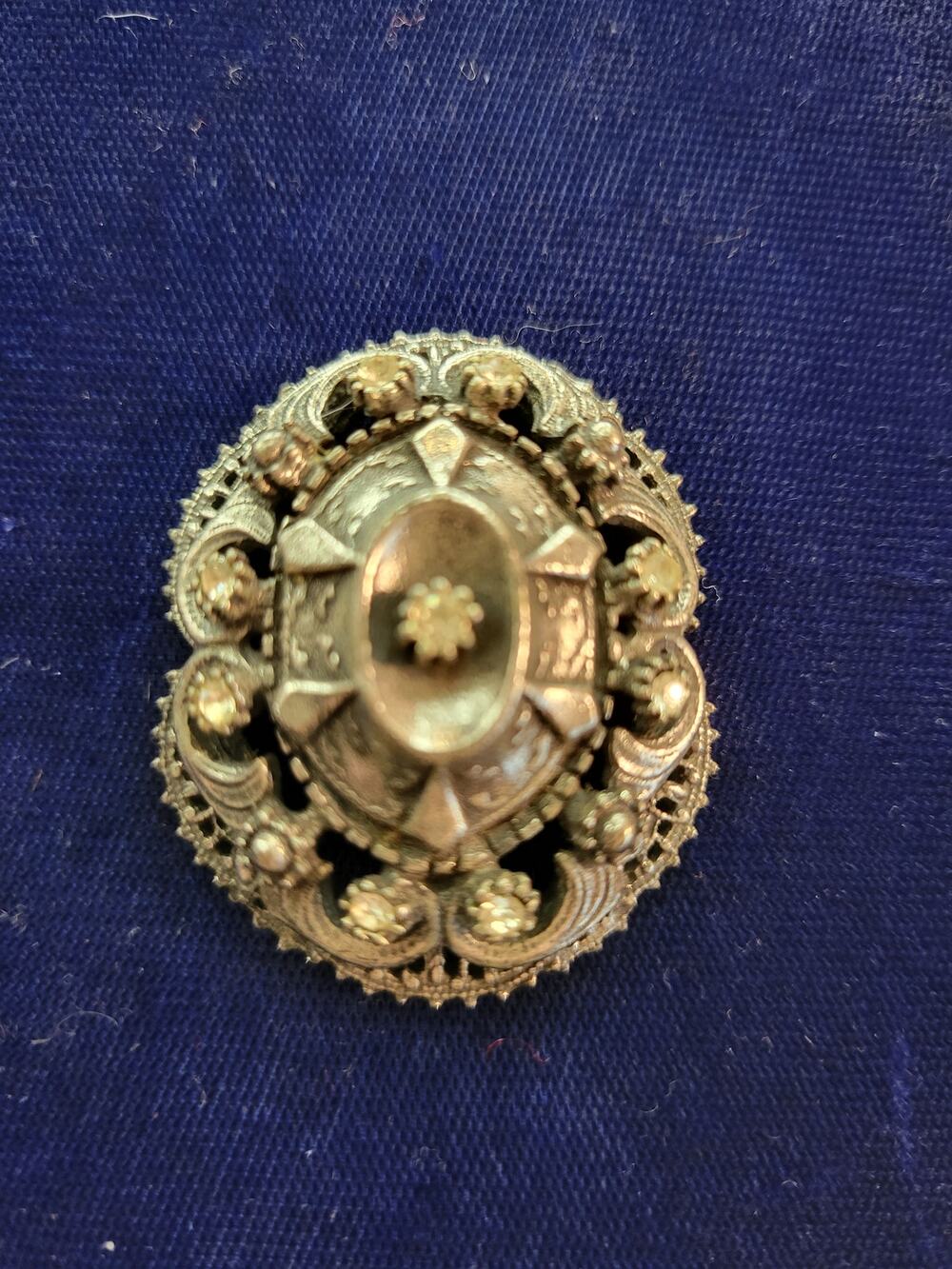 Vintage silver toned signed Florenza Brooch with magnetic pin back